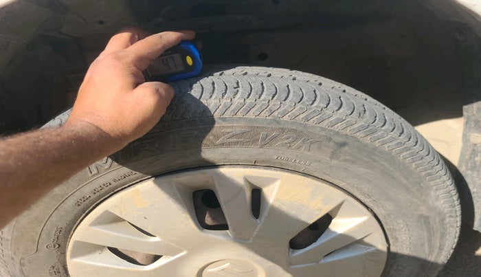 2013 Maruti Swift VXI, Petrol, Manual, 95,753 km, tyre