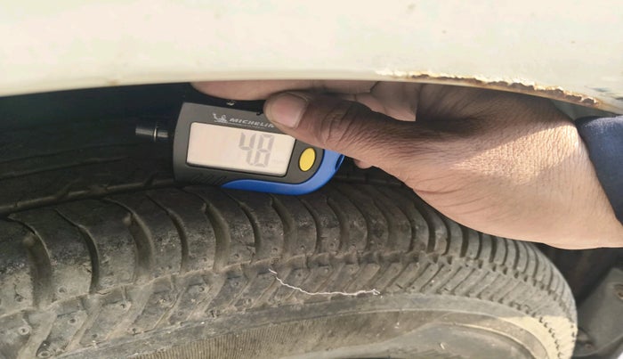 2013 Hyundai i20 MAGNA (O) 1.2, Petrol, Manual, 1,74,292 km, tyre