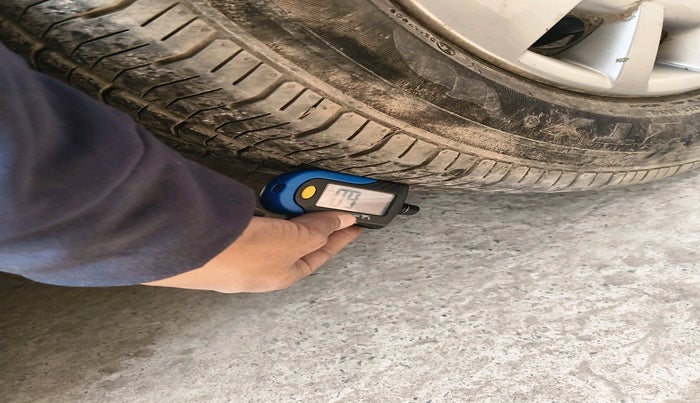 2013 Hyundai i20 MAGNA (O) 1.2, Petrol, Manual, 1,74,292 km, tyre