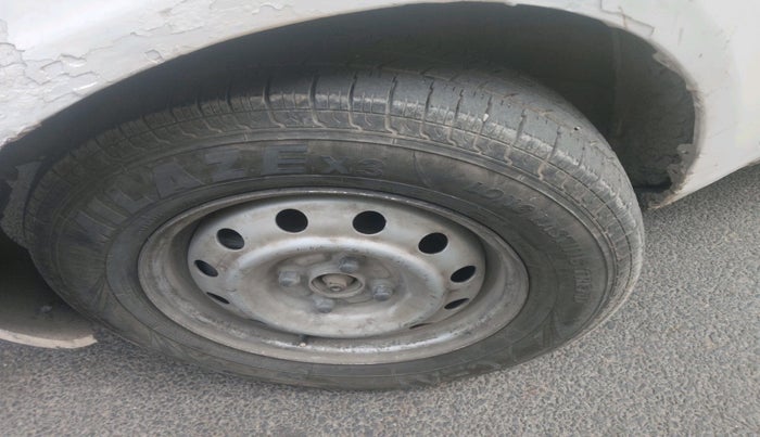 2012 Maruti Ritz LXI, CNG, Manual, 3,97,550 km, tyre