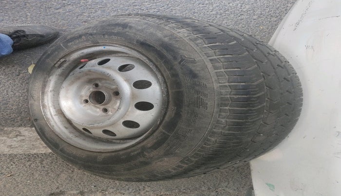 2012 Maruti Ritz LXI, CNG, Manual, 3,97,550 km, tyre