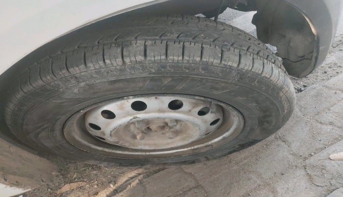 2012 Maruti Ritz LXI, CNG, Manual, 3,97,550 km, tyre