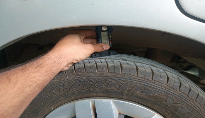 2013 Maruti Alto 800 LXI, Petrol, Manual, 28,811 km, tyre