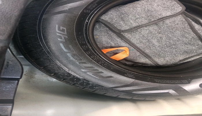 2019 Hyundai VENUE SX PLUS 1.0 TURBO DCT, Petrol, Automatic, 1,08,625 km, tyre