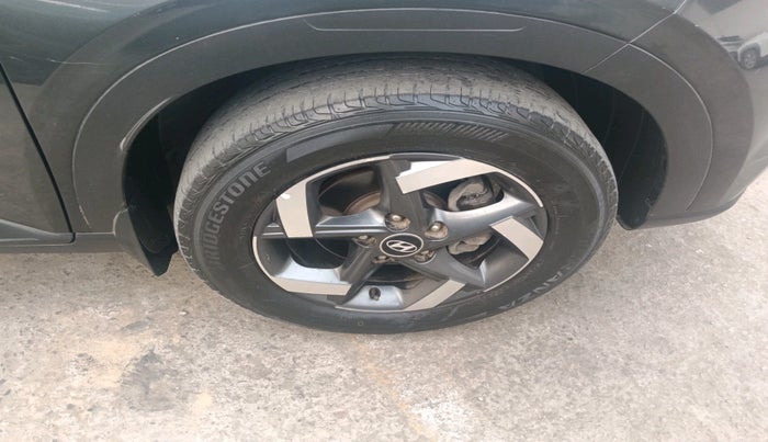 2019 Hyundai VENUE SX PLUS 1.0 TURBO DCT, Petrol, Automatic, 1,08,625 km, tyre