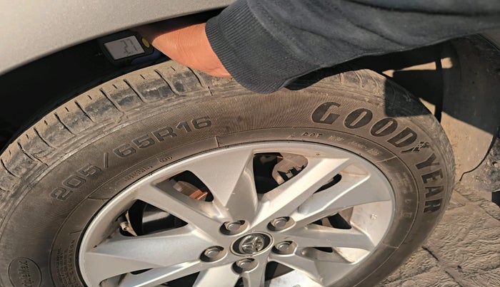 2019 Toyota Innova Crysta 2.4 GX 8 STR, Diesel, Manual, 99,587 km, tyre