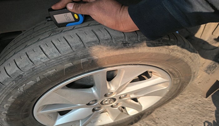 2019 Toyota Innova Crysta 2.4 GX 8 STR, Diesel, Manual, 99,587 km, tyre