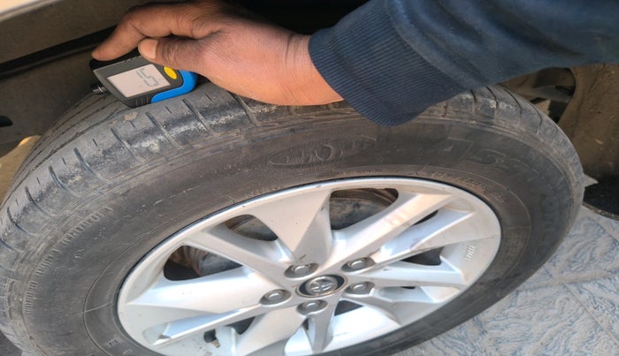 2019 Toyota Innova Crysta 2.4 GX 8 STR, Diesel, Manual, 99,587 km, tyre