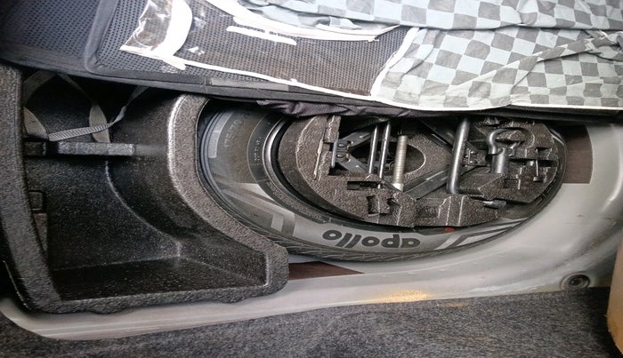 2016 Volkswagen Vento HIGHLINE 1.5 AT, Diesel, Automatic, 1,01,481 km, tyre