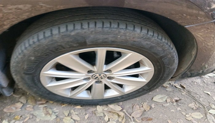 2016 Volkswagen Vento HIGHLINE 1.5 AT, Diesel, Automatic, 1,01,481 km, tyre