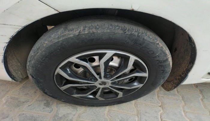 2018 Maruti Dzire LDI, Diesel, Manual, 1,41,991 km, tyre