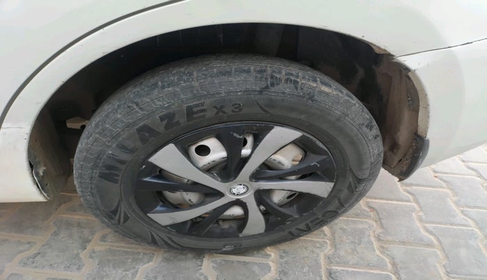 2018 Maruti Dzire LDI, Diesel, Manual, 1,41,991 km, tyre