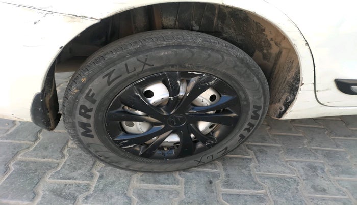 2018 Maruti Dzire LDI, Diesel, Manual, 1,41,991 km, tyre