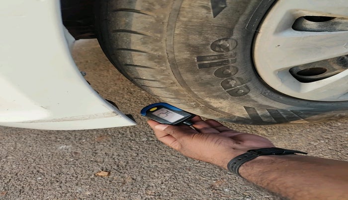 2011 Hyundai i10 MAGNA 1.2, Petrol, Manual, 1,08,927 km, tyre