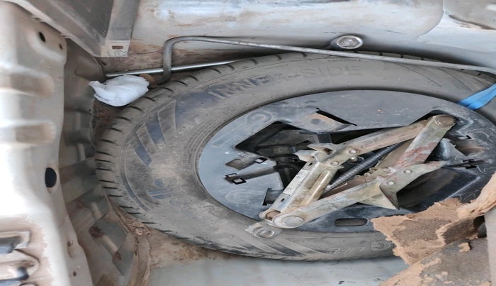 2011 Hyundai i10 MAGNA 1.2, Petrol, Manual, 1,08,927 km, tyre