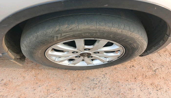 2016 Mahindra XUV500 W8, Diesel, Manual, 1,18,730 km, tyre