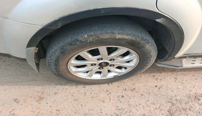 2016 Mahindra XUV500 W8, Diesel, Manual, 1,18,730 km, tyre