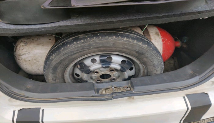 2011 Maruti Wagon R 1.0 LXI, Petrol, Manual, 1,82,306 km, tyre