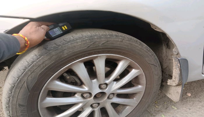 2011 Toyota Etios V, Petrol, Manual, 1,98,190 km, tyre