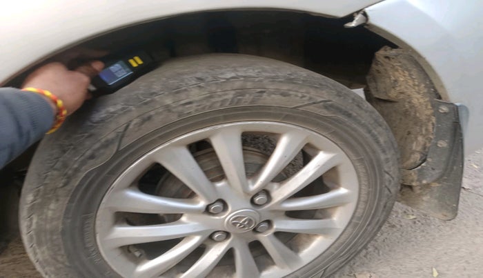 2011 Toyota Etios V, Petrol, Manual, 1,98,190 km, tyre