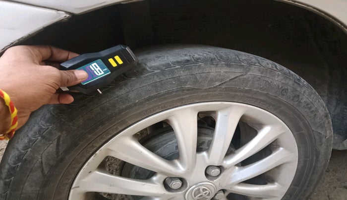 2011 Toyota Etios V, Petrol, Manual, 1,98,190 km, tyre