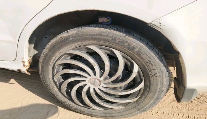 2014 Honda Mobilio 1.5L I-DTEC S, Diesel, Manual, 1,55,509 km, tyre