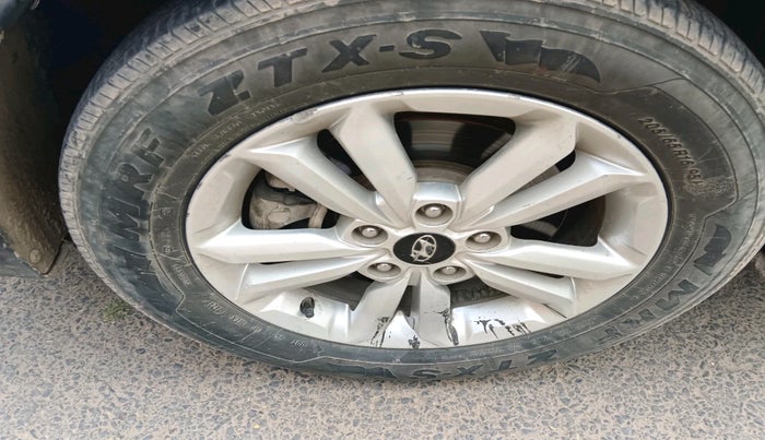 2016 Hyundai Creta SX 1.6 DIESEL, Diesel, Manual, 2,13,916 km, tyre