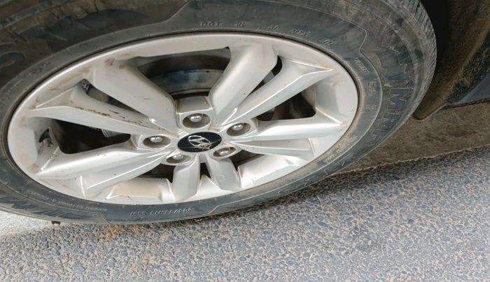 2016 Hyundai Creta SX 1.6 DIESEL, Diesel, Manual, 2,13,916 km, tyre