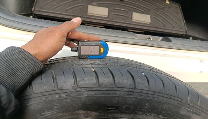 2016 Hyundai Creta SX PLUS 1.6 PETROL, Petrol, Manual, 1,24,593 km, tyre