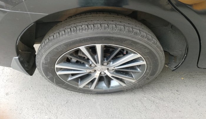 2017 Toyota Corolla Altis GL PETROL, Petrol, Manual, 17,227 km, tyre