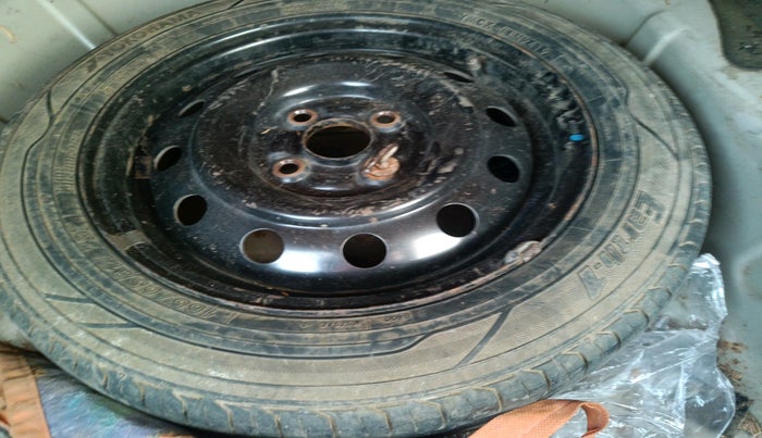 2011 Maruti Swift Dzire VDI, Diesel, Manual, 1,55,000 km, tyre