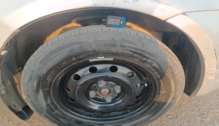 2011 Maruti Swift Dzire VDI, Diesel, Manual, 1,55,000 km, tyre