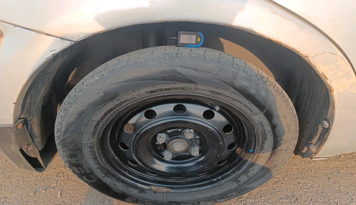 2011 Maruti Swift Dzire VDI, Diesel, Manual, 1,55,000 km, tyre