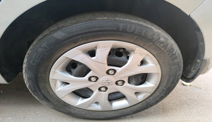 2015 Hyundai Grand i10 SPORTZ 1.2 KAPPA VTVT, CNG, Manual, 90,000 km, tyre