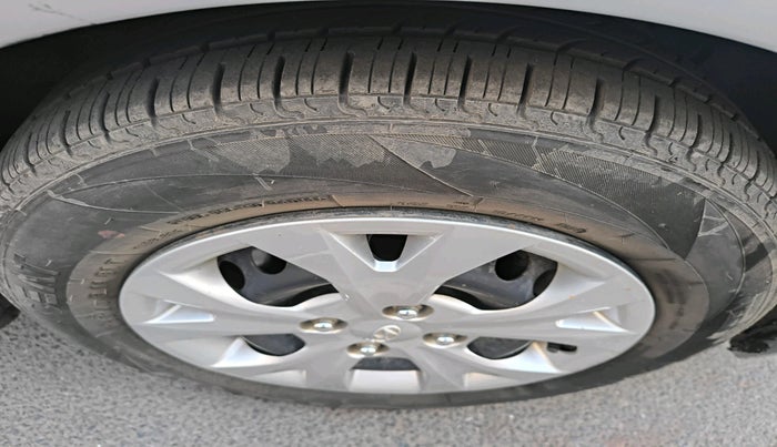 2015 Hyundai Grand i10 SPORTZ 1.2 KAPPA VTVT, CNG, Manual, 90,000 km, tyre