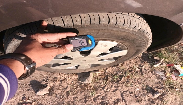 2017 Tata Tiago XM PETROL, Petrol, Manual, 70,594 km, tyre