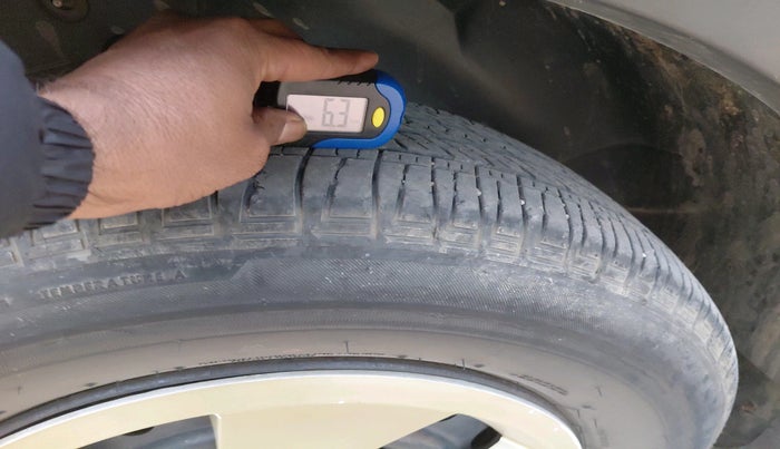 2015 Mahindra XUV500 W6, Diesel, Manual, 1,87,052 km, tyre