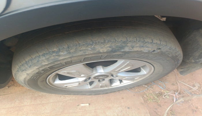 2014 Mahindra XUV500 W8, Diesel, Manual, 2,19,747 km, tyre