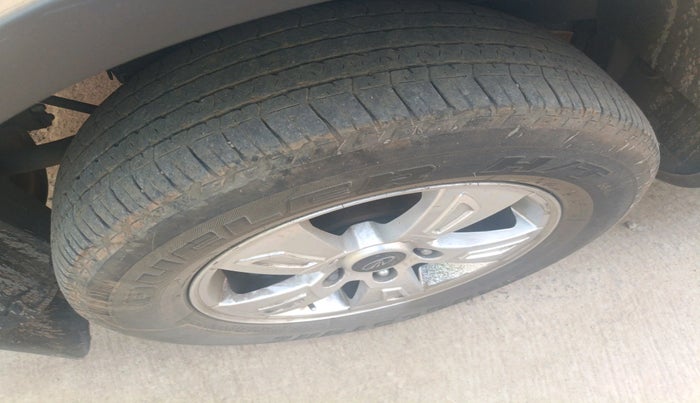 2014 Mahindra XUV500 W8, Diesel, Manual, 2,19,747 km, tyre