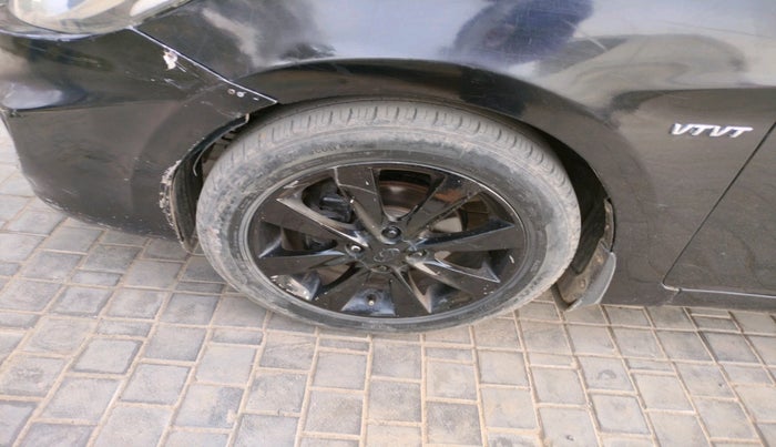 2011 Hyundai Verna FLUIDIC 1.6 VTVT SX AT, Petrol, Automatic, 57,216 km, tyre