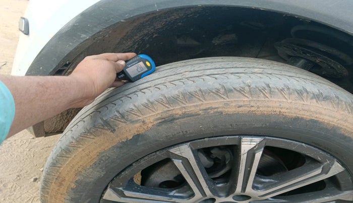 2023 Mahindra XUV700 AX 7 LUXURY D AT 7 STR, Diesel, Automatic, 1,04,251 km, tyre