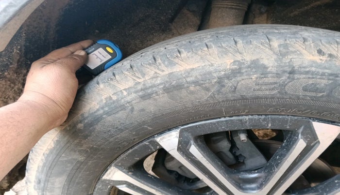 2023 Mahindra XUV700 AX 7 LUXURY D AT 7 STR, Diesel, Automatic, 1,04,251 km, tyre