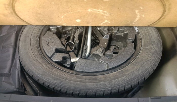 2017 Skoda Octavia 2.0 TDI L&K AT, Diesel, Automatic, 1,15,038 km, tyre