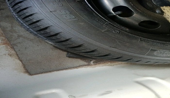 2011 Ford Fiesta Classic SXI 1.6 PETROL, Petrol, Manual, 96,996 km, tyre