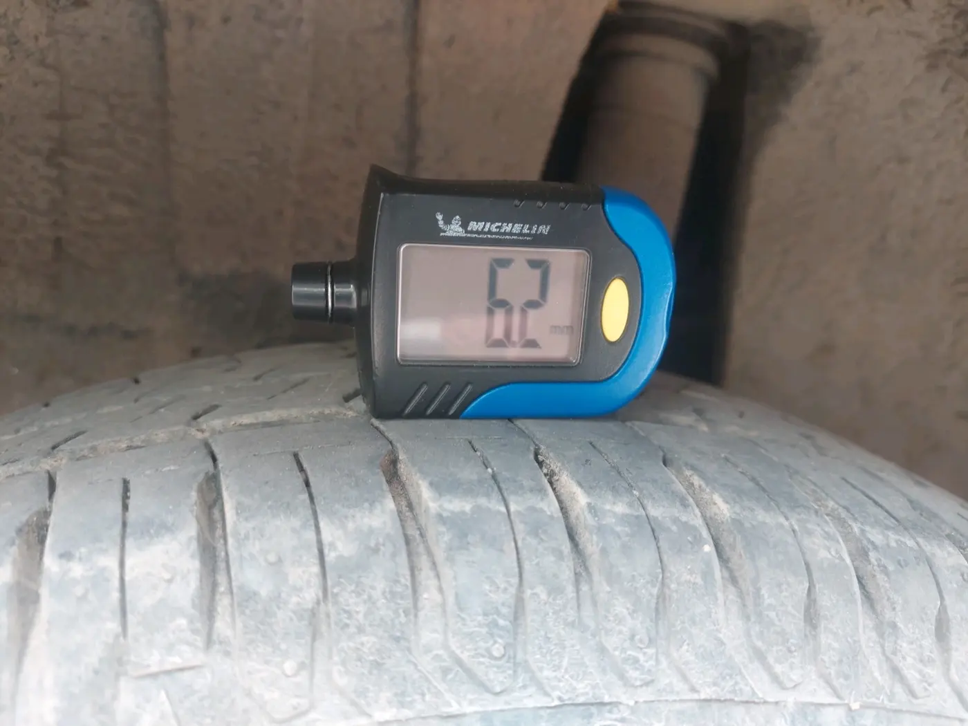 2023 Maruti Swift ZXI, Petrol, Manual, 8,484 km, tyre