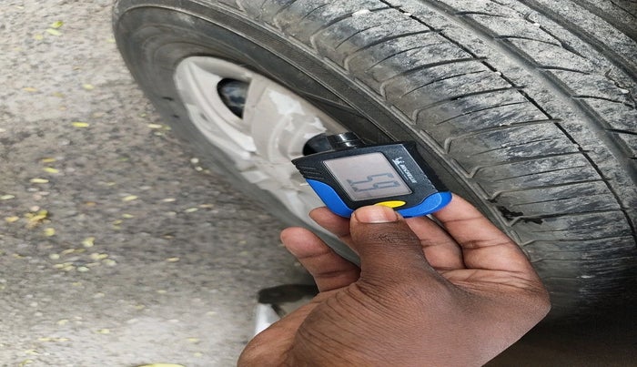 2013 Skoda Rapid AMBITION 1.6 TDI CR MT PLUS, Diesel, Manual, 1,21,935 km, tyre