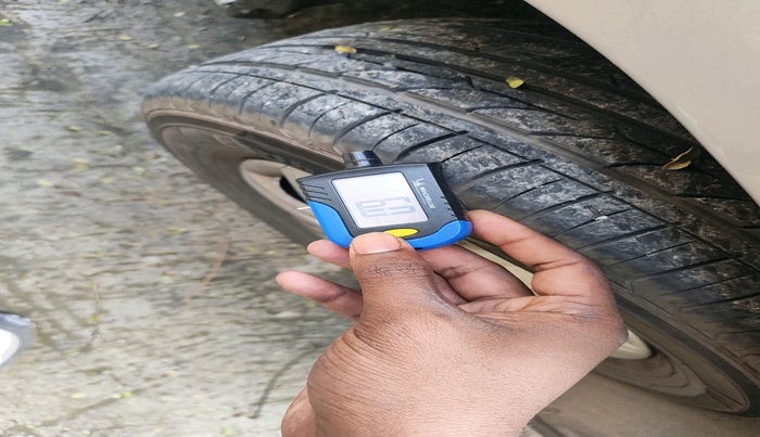 2013 Skoda Rapid AMBITION 1.6 TDI CR MT PLUS, Diesel, Manual, 1,21,935 km, tyre