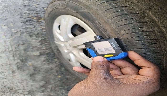 2013 Skoda Rapid AMBITION 1.6 TDI CR MT PLUS, Diesel, Manual, 1,21,935 km, tyre