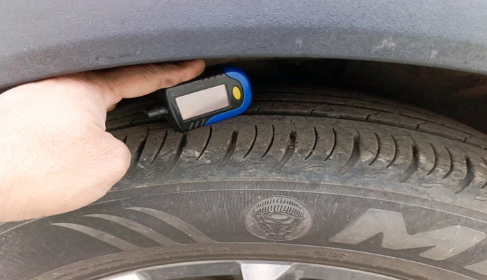 2024 Mahindra XUV700 AX 7 LUXURY D AT 7 STR, Diesel, Automatic, 23,925 km, tyre