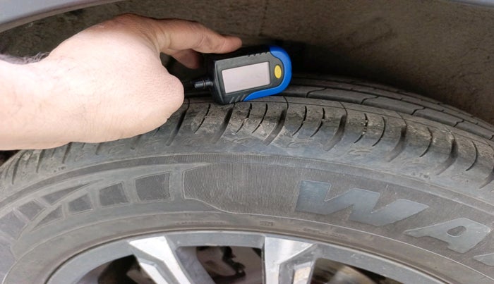 2024 Mahindra XUV700 AX 7 LUXURY D AT 7 STR, Diesel, Automatic, 23,925 km, tyre